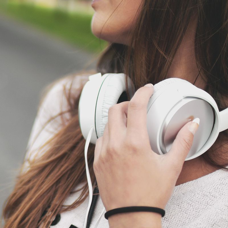 Ultimate Soundzz Headset - Image 4